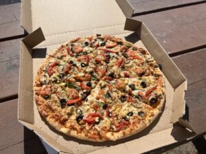 トロントの公園でピザを楽しんでみた【Domino’s Pizza】